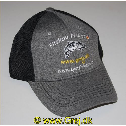 FGCAP - Nistret grå cap med rund skygge og Sort åndbart og blødt nylon på bagsiden. Fisk og Grej logo broderet froan på capen.