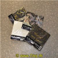 5704777045879 - 20 stk. servietter (Ass. modeller) - 4 forskellige pakker - Skiv evt. i kommentar feltet hvilken du ønsker.
<BR>
<LI>Hvid med sølv pletter</LI>
<LI>Sort med guldsplat</LI>
<LI>Sort med stjerner og Happy New year tekst</LI>
<LI>Sort med sølvsplat</LI>