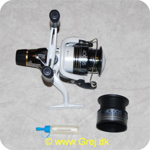 022255118507 - Shimano Stradic 4000SGTM-RC - 4+1 rustfri lejer - Linekap.: 0.18mm/240m - 0.25mm/140m - Ekstra spole - Centralsmøringsnippel - Udveksling: 5.8:1 - Hvid