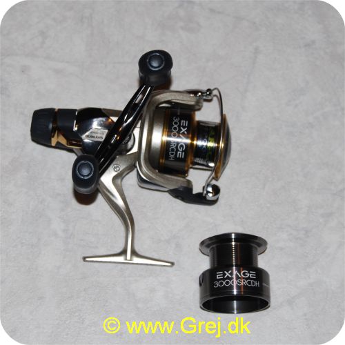 022255132107 - Shimano Exage 3000SRCDH med dobbelt håndtag - Formstøbt zink gear og CAP bøjlearm - Ekstra aluminiumsspole - 4 kuglelejer + 1 rullelejer - Udveksling: 5.2:1 - Linekapacitet: 0,18mm/240m - 0,25mm/140m