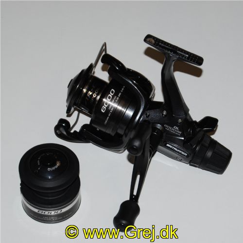 022255188524 - Shimano Baitrunner DL 6000RB - Bagbremse<LI>3 lukkede rustfri kuglelejer<LI>1 rulleleje<LI>Varispeed<LI>Dobbelt håndtag<LI>Ekstra spole