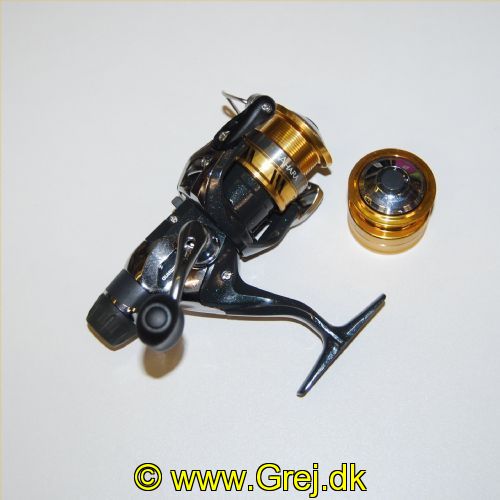 022255211444 - Shimano Sahara 1000-R spinnehjul - Gear Ratio: 5.2:1 - 3+1 lejer.<BR>
Dette er lillebroren til markedets bedste UL hjul Symetraen, men tilgengæld også en del billigere.<BR>
Et lækkert og godt UL hjul.
