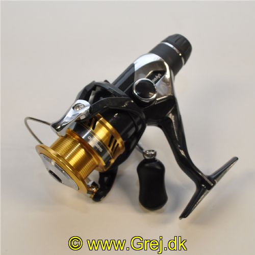 022255211451 - Shimano Sahara 2500-R spinnehjul - Gear Ratio: 5.2:1 - 3+1 lejer.<BR>
Dette er lillebroren til markedets bedste UL hjul Symetraen, men tilgengæld også en del billigere.<BR>
Et lækkert og godt UL hjul.