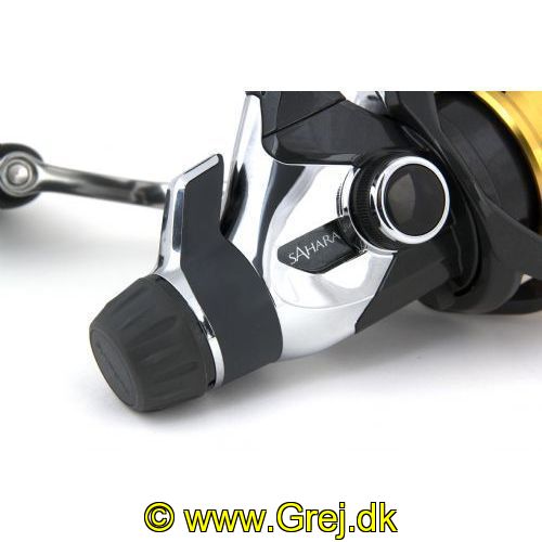 022255211505 - Shimano Sahara 4000DH-R 
Det nye Sahara RD hjul er et bagbremsehjul.
Hjulet er udstyret med tre lukkede kuglelejer i rustfrit stål og et rulleleje, multi-disc hækmonteret bremsesystem samt fightin drag-system for nem justering af bremse-indstilling, mens du fisker.
Den koldpressede aluminiumsspole har AR-C linekontrol - egnet til både monofil og flettet line - og Varispeed lineoplæg, der forhindrer tynde monofil og fletliner i at blive klemt ned under hårde belastninger.
- Gear Ratio 5.1:1 - Vægt 375 gram - Kugleleje 3stk og Rulleleje 1stk - Linekapasitet 0.30mm/180m 