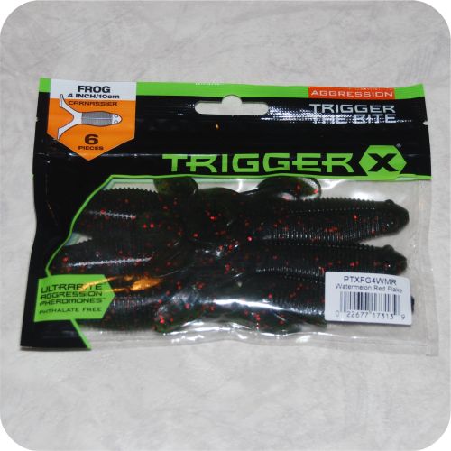 022677173139 - Frog (Frø) - 10cm - 6 stk. - Watermelon Red Flake - PTXFG4WMR
<BR>
<BR>
Trigger X Frog er et hit til overflade-fiskeri med sin saksesparkende bevægelse i fuld fart.<BR>
<BR>
Den langstrakte krop og de korte ben giver den afgørende balance. der skal til for at give bid. mens vægt og form gør det muligt med lange kast.