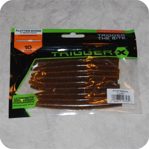 022677197531 - FLutter Worm - 10cm - Pumpkin (Gul med sorte nister) - PTXFW4PPK<BR><BR>Med sin langsomme basken og horisontalt synkende bevægelse passer denne orm perfekt til Texas rig fiskeri.<BR><BR>Rig med minimal vægt for optimal bevægelse og lad Ultrabite Aggression feromonerne gøre deres arbejde og "Trigger the Bite".<BR><BR>Fås ensfarvet eller flerfarvet fra top til bund.