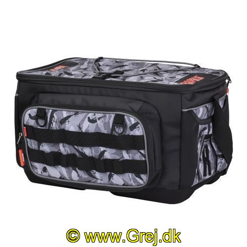 022677312378 - Rapala LureCamo Tackle Bag<BR>
<BR>
Udstyrstaske i høj kvalitet. Vandtæt, kraftig taske med plads til masser af udstyr og grejbokse. Størrelse medium.
<BR><BR>
<LI>Vandtær Rapala Lure Camo udstyrstaske</LI>
<LI>EVA vandtæt bund</LI>
<LI>Grejboks kan fastspændes på toplåget</LI>
<LI>Dobbelt frontlomme med væktøjsfæste, D-ringe og flere indvendige lommer</LI>
<LI>YKK lynlåse</LI>
<LI>Gennemsigtig lomme indvendigt i låget</LI>
<LI>Neopren sidelommer</LI>
<LI>To lommer på sidene til fiskestænger</LI>
<LI>Polstret justerbar skulderrem, som kan justeres til bærehåndtag</LI>
<LI>Størrelse 44x30x25 cm</LI>
<LI>Passer til 4+1 x 3700 str grejbokse (sælges separat)</LI>
