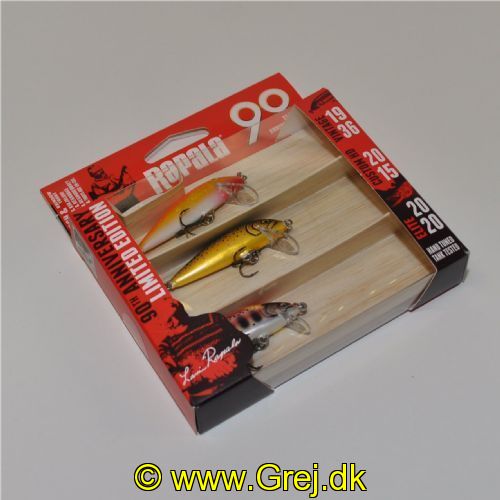 022677373447 - Rapala Wobler - Sæt med 3 stk - Ca. 5cm - Fra Vintage 1936 til Custom HD 2015 og nutidens Elite 2020.<BR>
Når du køber dette sæt får du 3 wobler med 3 forskellige historier. JUBILÆRUMSSÆT