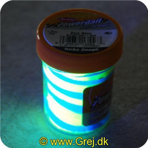 028632135563 - PowerBait med glimmer - BLUE NEON (blå / gul) 42% stærkere - GLOW
Billedet nr.2 er taget med UV-lygte.