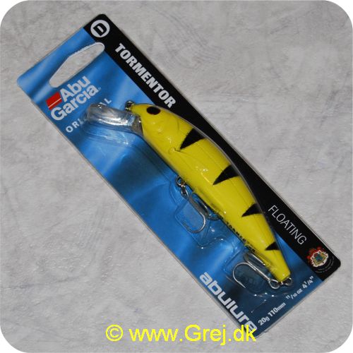 036282844797 - Tormentor wobler - 11 cm - 20 g - Gul m/sorte streger - Flydende - Org. titel: H-Blue M - Tormentor er en effektiv og letkastet wobler, som har haft stor fremgang de seneste år. Indbyggede raslekugler hidser fiskene til hug under indspinningen. Flash-farverne og den holografiske finish giver et naturtro indtryk, som de færreste fisk kan modstå. En wobler med et bredt anvendelsesområde. Fra trolling efter laks til ørredspin i vandløbet. Kan sågar "jerkes" ved geddefiskeri.