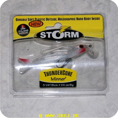 039984081880 - Thundercore Minner - Crystal Tease - 8 cm - 8 gram - Slank fiskeimitation, der har Weight Shift System, som giver lange kast. Appetitvækkende kombination af det bedste fra woblere og kigs. Svømmedybde 0,3 - 0,6 meter.<BR>
Wobleren er kombineret med en WMC trekrog som er en god, pålidelig trekrog, så fisken ikke bare bøjer krogen.