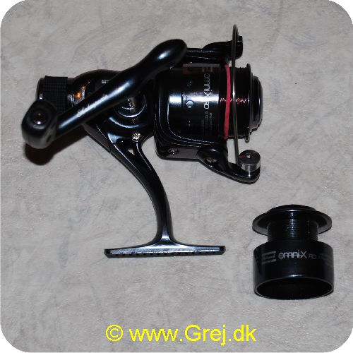 043388233844 - Shakespeare Omni X RD hjul - 2002.125 - bagbremse - 3 kuglelejer - Grafit krop - Gear Ratio: 5.1:1 - Linekap.: 0.20mm/170m - Med påspolet line - Ekstra spole