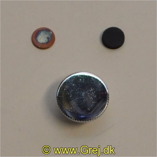 1182137 - Cap sæt til Penn 320GT2<BR>
1182137 CAP- R.S. PLATE - FINISHED (026B320) * 1<BR>
1183310 WASHER- METAL THRUST (040C320) * 1<BR>
1183317 WASHER- THRUST- RUBBER (040D320) * 1