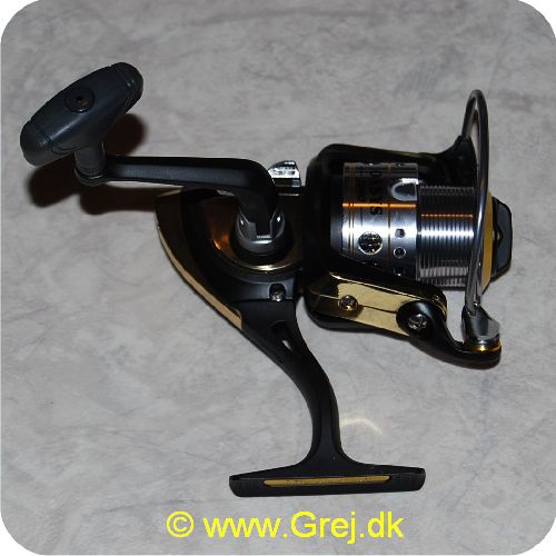 300-A841030 - Ryobi Oasys 3000<BR>
<LI>4 kuglelejer</LI>
<LI>Vægt: 315 gram</LI>
<LI>Gear: 5.0:1</LI>
<LI>Max drag power: 5 kg.</LI>
<LI>Line kapasitet: 0,235mm = 235m. / 0,285mm = 170m. / 0,33mm = 115m.</LI>
<LI>Infinite Anti-Reverse</LI>
<LI>Balanced rotor system</LI>
<LI>New rotary flat oscillation system</LI>
<BR>