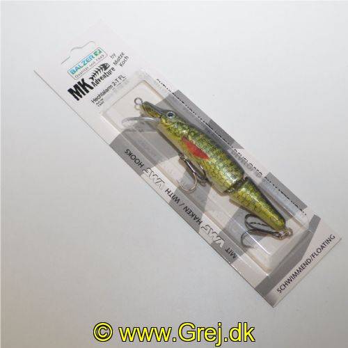 4005652174730 - MK Adventure, 2-delt - 130mm. - Vægt:21g. - Farve:Pike - arbejdsdybde200cm - Baittype:Flydende - 001 3401 013<br>Its field of operation – both by rivers and lakes – is wherever huge casting distances are not required. Movements in the rear part of the hardbait are particularly agile. Pike are attracted by the swivels at the rear and can attack the calm top section all the more purposefully. The best way to windin with this version is to keep it even with only slight acceleration phases. The hardbait can be guided tantalisingly slowly and is therefore also good for trolling. 
Type: floating, diving depth: 1.50 - 2.00m.
