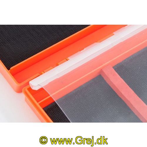 4005652802282 - Shirasu Spoon depot - Farve:Orange - 001 8334 004<br>The perfect box for all spoon and micro baits: you can simply hang the baits in the Duplon strips. The inside of the box is equipped with Velcro® enabling the strips to be shifted individually. The Spoon Depot is also ideal as a box for jig heads! Delivered without content.