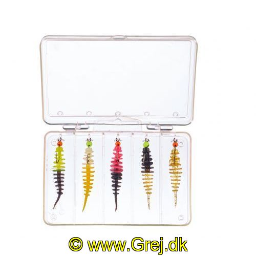 4005652829081 - Trout Collector, sortiment af formonterede gummidyr - 50mm. - Vægt:1.0g. - Farve:Mix 1 - Smag/duft:Hvidløg - 001 6077 105<br>Nothing could be more practical: Our successful Trout Collectors, ready mounted on our
hooks with tungsten heads in the practical tackle box with Euro hanger. As a guide, we have put together the same four mixes as we have already done for the Collectors in the jars. Contents: 5 Trout Collectors, 5cm, 5 hooks (size 8) with tungsten heads: 3x 0.45g and 2x 0.73g)