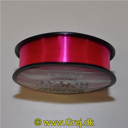 4005652831893 - Platinum Royal ørred line - Rullekapacitet:150M. - Brudstyrke:7kg. - Farve:Pink - 001 2098 025<br>When fishing for trout, opinions differ as to whether a braided or monofilament line is the better choice. That’s why we now offer a monofilament line specially suited for fishing with spoons and Trout Collectors. In winter when the temperature drops below zero, it is next to impossible to fish with braided lines, because they soak up the water and freeze. Stateof-the-art polymers in the lines lends both excellent suppleness and high abrasion resistance. For a monofilament, the line has surprisingly little stretch. This line also features our anti-twisting system.