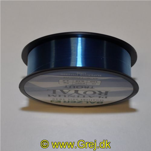 4005652831930 - Platinum Royal ørred line - Rullekapacitet:150M. - Brudstyrke:4.6kg. - Farve:Blå - 001 2100 019<br>When fishing for trout, opinions differ as to whether a braided or monofilament line is the better choice. That’s why we now offer a monofilament line specially suited for fishing with spoons and Trout Collectors. In winter when the temperature drops below zero, it is next to impossible to fish with braided lines, because they soak up the water and freeze. Stateof-the-art polymers in the lines lends both excellent suppleness and high abrasion resistance. For a monofilament, the line has surprisingly little stretch. This line also features our anti-twisting system.
