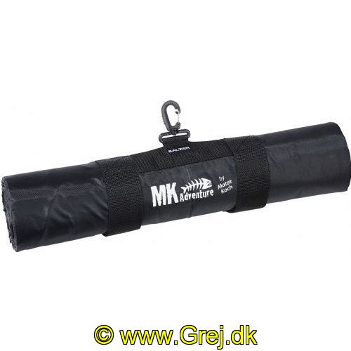 4005652839523 - MK Adventure afkrogningsmåtte - 001 4572 000<br>With the 130cm long, padded unhooking mat your dream fish can be gently measured. The mat is rolled up for transport and fixed with the help of Velcro straps. With carrying clip! Material: water repellent oxford nylon.