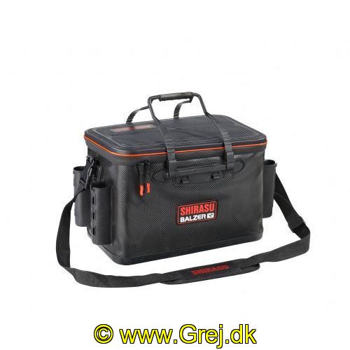 4005652840260 - Shirasu ”Groyne” Carry-All taske med 3 stangholder og plier holder - Farve:Sort - 001 1937 009<br>This bag was actually developed specifically for spin fishing on groynes, but can be used universally. It is easy to transport, but offers a lot of storage space. It has 3 rod holders on the outside plus a holder for pliers. The dimensions of the bag have been chosen so that the following optional boxes fit exactly into the bag: 2 Shirasu artificial lure case 2-load (item. no. 1 83340/002). 3 Shirasu artificial lure case 1-load.