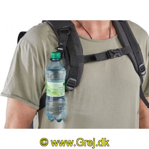 4005652863436 - Shirasu flaske- og stangholder - Længde:13cm. - Farve:Sort - 001 8300 000<br>Bottle and rod holder: The holder is strapped to a belt or bag with the help of a snap fastener. Now a drinking bottle can be attached. It is also very convenient to attach your spinning rod there to have both hands free. Material PVC. Length 13cm.