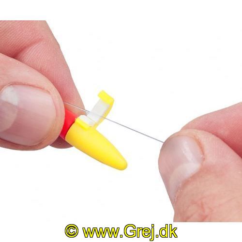 4005652863962 - Trout Attack, LED pilotflåd med 2 batteries - 25mm. - Farve:Orange/gul - 001 6095 000<br>Trout Attack LED Pilot Ball: This is what trout anglers have been waiting for: a pilot ball with LED light. This allows fishing at dusk and at night. Simply clipped onto the line. Supplied with 2 stick batteries.
