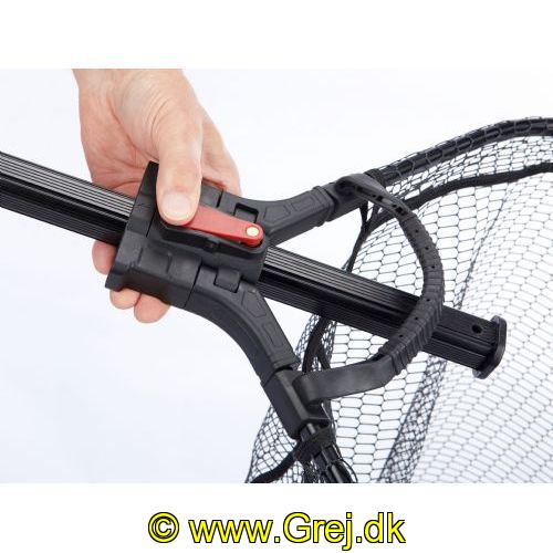 4005652864198 - Shirasu foldbart fangstnet til båd XXL, sort - Længde:165cm. - Farve:Sort - 001 8222 001<br>Luxury boat landing net: This boat landing net can be folded up and transported in a space-saving manner. The net handle is locked by pressing the button. With the help of the attached large loop grip the landing net can be safely and easily lifted into the boat with a large fish. With a rubberised deep net and a non-slip Duplon handle!