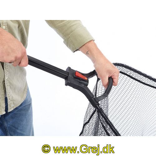 4005652864198 - Shirasu foldbart fangstnet til båd XXL, sort - Længde:165cm. - Farve:Sort - 001 8222 001<br>Luxury boat landing net: This boat landing net can be folded up and transported in a space-saving manner. The net handle is locked by pressing the button. With the help of the attached large loop grip the landing net can be safely and easily lifted into the boat with a large fish. With a rubberised deep net and a non-slip Duplon handle!