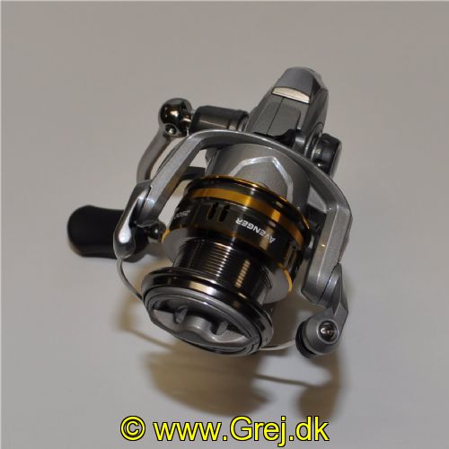 4718947128102 - Okuma Avenger AV-2500B - 4+1 lejer - Gear Ratio: 5.3:1 - Linekap.: 0.25mm/165m
