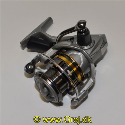 4718947128102 - Okuma Avenger AV-2500B - 4+1 lejer - Gear Ratio: 5.3:1 - Linekap.: 0.25mm/165m