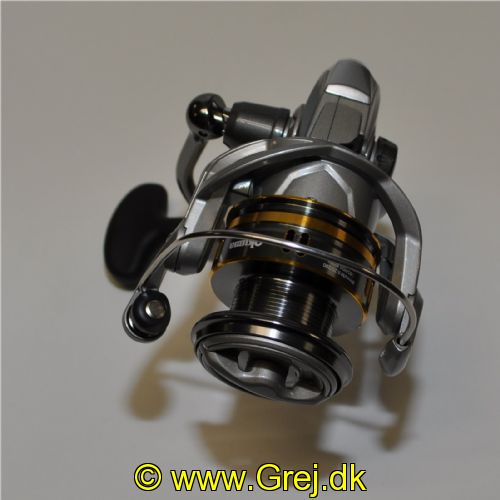 4718947128119 - Okuma Avenger AV-3000B - 4+1 lejer - Gear Ratio: 5.3:1 - Linekap.: 0.25mm/200m
