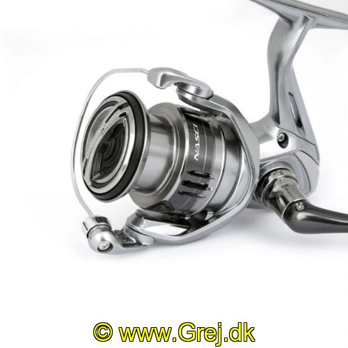 4969363043139 - Shimano Nasci 1000 FC - Gear Ratio 5.0:1 - Linekapacitet 0.25mm/90m - Leje 5+1<BR>
Det første Shimano hjul i P4-segmentet med Hagane komponenter og teknologi. som allerede er kendt fra andre Shimano hjul-serier; CoreProtect mod indtrængende vand. G-Free-Body for bedre balance og det fremragende X-Ship system. tilbyder den bedste kvalitet til en utrolig pris.Der findes næsten en størrelse til rådighed for alle fiskearter.Sort lakering med kontrast i sølv og guld afrunder den samlede pakke og medvirker til. at også hjulets ydre stråler.Af øvrige lækre detaljer kan her nævnes:Lukkede kuglelejer i rustfrit stålHjulhus i XGT-7 grafitEnkeltkurbel i aluminiumIndarbejdet bøjlearmVandtæt bremseRigid Support bremseSuper Stopper II