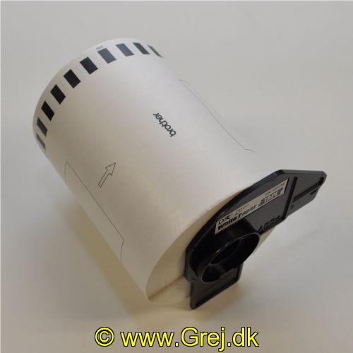 4977766776967 - Brother DK22205 Papir tape på en rulle med 103mm x 30.48meter på. passer til:<br>
<br> 	
QL-1060N 