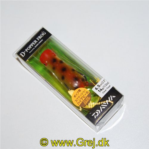 5055545218569 - Daiwa Popper Frog - 6.5cm - 14g - Clear Toad<BR>
Frog popper en overfladeagn i gummi hvor krogspidserne ligger gemt bagerst på kroppen.
Når fisken hugger klemmer den kroppen sammen og krogspidserne kommer frem.
Frog popper kan fiskes mellem siv og åkander uden at hænge fast og gør den utrolig effektiv til sommerfiskeri.