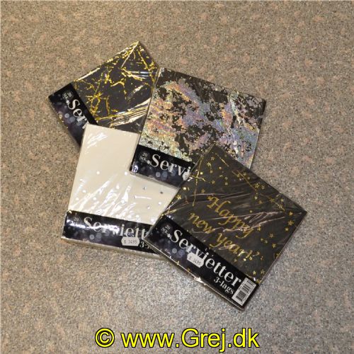 5704777045879 - 20 stk. servietter (Ass. modeller) - 4 forskellige pakker - Skiv evt. i kommentar feltet hvilken du ønsker.
<BR>
<LI>Hvid med sølv pletter</LI>
<LI>Sort med guldsplat</LI>
<LI>Sort med stjerner og Happy New year tekst</LI>
<LI>Sort med sølvsplat</LI>