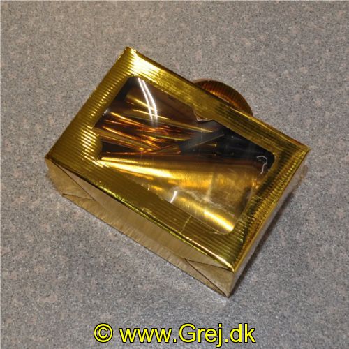 5704777063057 - Nytårsæske - 10 personer - Vælg mellem sølv eller guld - 10 horn + 10 rysler + 10 balonner + 1 guialande + 2 sepentiner + 1 stor stjerne pakke