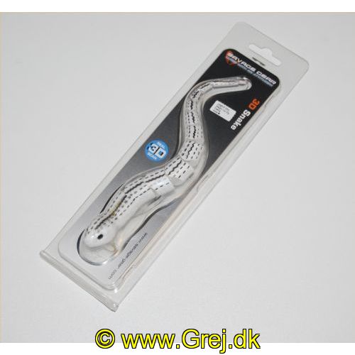 5706301635112 - Savage Gear REAL 3D Snake - 20 cm - 25 g - Floating - 07-White Snake (Snog)<BR><BR>
En meget naturtro overfladeagn er blevet til ved brug af 3D scan af en slange. Denne Wobbler adskiller sig fuldstændig fra andre.  Når du laver et spinnestop stiger slangen til overfladen igen hvor man nemt kan give små ryk. 