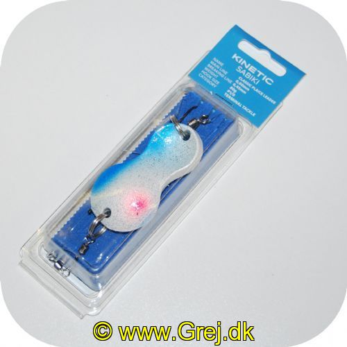 5707461356336 - Sabiki Fladfiskeske/Fladfiskerig 80g - Krog str. #1/0 - Main line: 0,6mm  - Farve: Blue Charm - Breaking line: 0,45mm
<BR><BR>Riggen er med 2 kroge og bundet op på et godt stykke skum. Som man fortsat kan opbevare riggen på - Med perler og spinneblad.