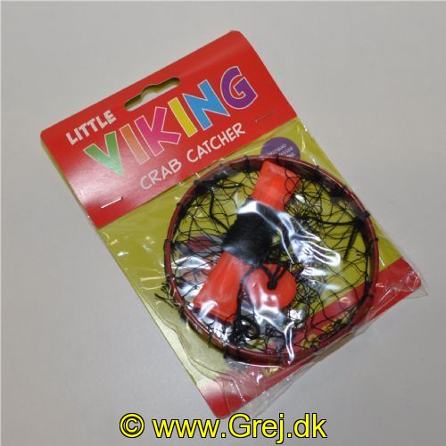 5707461471183 - Lille Viking krabbefanger / fælde<BR>
Metal ring med net og snor til at hive den op med igen.<BR>
Dette er formodenlig den mest spændende måde at fange krabber på. Børnene skal opdage krabben, sænke maddingen ned, og kan se når krabben har taget fat i maddingen. Tyk line og krabbenet med flydder - Så bliver det ikke lettere :-)