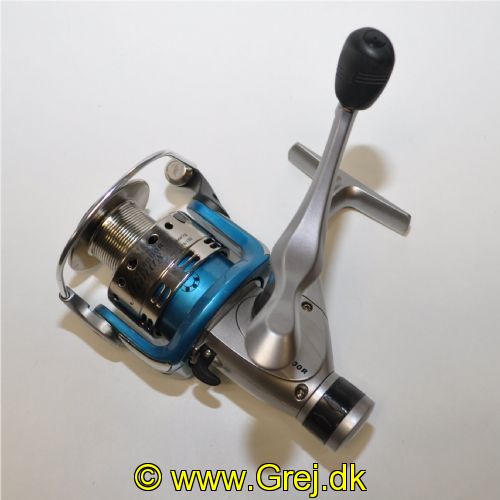 5707549212769 - Viva Mimas TR4000R - Grafite body/spool + ekstra spool - 0,30 mm/200 m<BR><LI>1 ball bearing</LI><LI>Gear ratio 5.5:1</LI><LI>S-stroke system</LI><LI>Long casting spool</LI><LI>Anti-twist system</LI><LI>Balanced rotor system</LI><LI>0.30/200 - 0.35/160 - 0.40/120</LI>