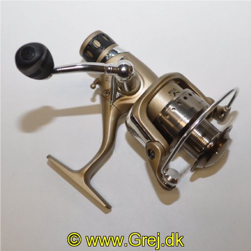 5707549229644 - Set Sail TR3000R<BR><LI>Kuglelejer : 7</LI><LI>Rullelejer : 1</LI><LI>Gear Ratio : 5.0:1</LI><LI>Linekapasitet 0.20/240 - 0.25/200 - 0.30/140</LI><LI>LÃ¯Â¿Â½ngde 14.5 cm</LI><LI>VÃ¯Â¿Â½gt uden snÃ¯Â¿Â½rre : 275 gram</LI><LI>Med ekstra spole</LI>Ny model - ny farve: Lysebrun