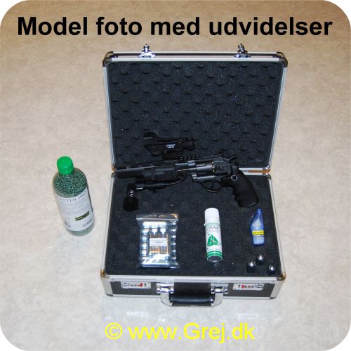 5707843035385 - Pistol Dan Wesson 8" Revolver - Type: Co2 - Vægt 1040 gram - Længde 338 mm - Kraft: 2.7 Joule.- Cal. 6 mm - Plads til 6 skud i magasin.
<BR><BR>
Der medfølger en lille pakke med skud.
<BR>
<BR>
Se mere tilbehør og store flasker med kugler i undermenuen : Hardball - Airsoft tilbehør
<BR><BR>
ASG laver hardball våben i meget høj kvalitet. de er lavet efter tegningerne fra de originale våben og med licens fra de originale våben fabrikanter så alt er tilpasset virkligheden så meget som overhovedet muligt.
Tag ikke fejl af denne fabrikat og de mange *Plastic* Hardball våben producenter som ikke kan holde. Denne fabrikat giver garanti på produkterne og er blandt markedets bedste.
<BR><bR>
Disse våben må kun sælges til personer over 18 år. Du accepter ved bestilling at du er over 18 år.