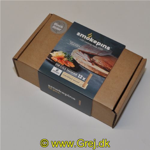 5745000592149 - Smag: Black Alder<BR>
12 Smokepins af smuld fra bæredygtigt skovbrug til koldrøgning af kød og fisk. Smokepins Custom egner sig godt til dig, der gerne vil eksperimentere med forskellige træsorter. Meningerne er mange om emnet, så vi lader det være op til den enkelte at vurdere forskellen – og vælge deres personlige favorit.