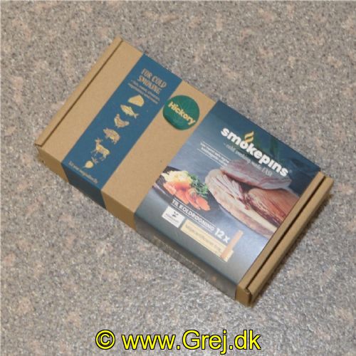 5745000592951 - Smag: Hickory<BR>
12 Smokepins af smuld fra bæredygtigt skovbrug til koldrøgning af kød og fisk. Smokepins Custom egner sig godt til dig, der gerne vil eksperimentere med forskellige træsorter. Meningerne er mange om emnet, så vi lader det være op til den enkelte at vurdere forskellen – og vælge deres personlige favorit.