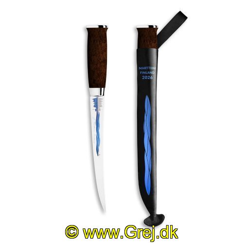 6416885331339 - Marttiini Filet kniv - Filleting knife - Järvi 2026 / Årsmodel 2026 - Separat numreret - En must for de erfarne fiskere.
<BR>
<LI>Blad længde: 19cm</LI>
<LI>Total længde: 30cm</LI>
<LI>Blad: Rustfirit stål</LI>
<LI>Håndtag: varmebehandlet Curly Birch</LI>
<LI>Etui: Læder</LI>

