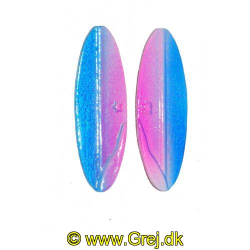 747191904594 - Trutta Skurken - 7 gram - Blå/Pink
<BR>
Den har en vuggende aktion med tung ende som er dybdegående i vandet og fiskes bedst langsomt. Denne agn er sublim til sø, i åen og på kysten.
