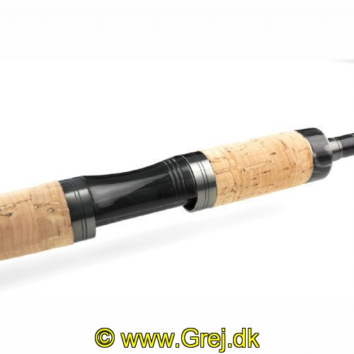 8717009842983 - Shimano SpeedMaster DX Predator Kastevægt: 7-28 g<BR>
<BR>
Den nye Speedmaster DX er tynd, let og meget sensibel, mens den responsive klinge giver den perfekte action til lange kast og all round fiskeri.<BR>
<BR>

Klassisk og stilfuldt udseende.<BR>
<BR>

Fuji Alconite K og KR-type løberinge
HPC100+NANO klinge-materiale gør klingen meget responsiv, let og meget balanceret.