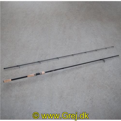 8717009847339 - Shimano Vengeance CX - 8 fod - Kastevægt: 20-50g - 2 delt i pose - Transportlængde: 120 cm - Kork håndtag -  Velegnet til Havaborre, aborre og gedder og til bådfiskeri fra småbåde.