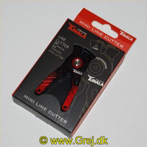 910FG1081 - Tunala SUPER lineklipper m/ Tungstens
kæber<BR>
Fantastisk til at klippe alle typer fletliner. De tungstenskæber holder sig super skarpt rigtigt længe.
Klipperen skære alle typer af fletliner til perfektion og nylon- og fluorocarbon er heller intet problem!<BR>
De tungstenskæberner laver 100% rene klip, hvilket efterlader din fletline uden flossede ender!<BR>
Perfekt til lystfiskeren der har alt...